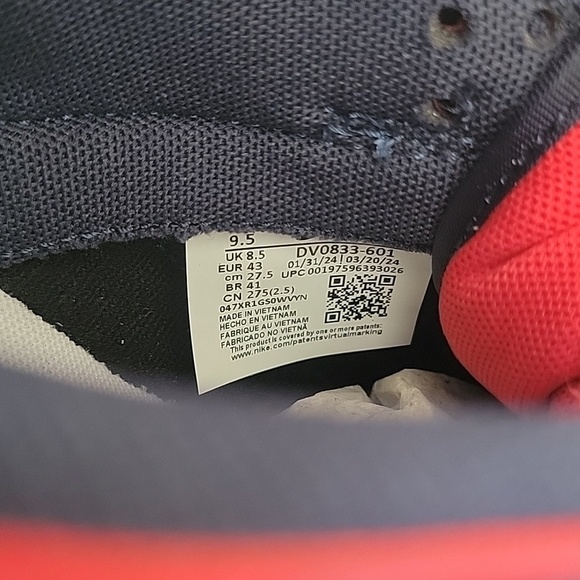 Athletic_Shoes